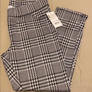 Utopia by Hue Wide Waistband Houndstooth Skimmer